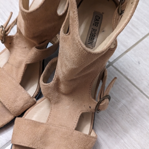 Heels size 8.5 - Picture 3 of 7